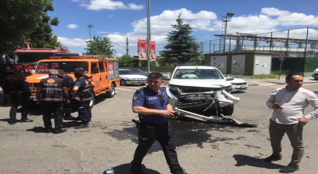 Karsta trafik kazası: 5 yaralı