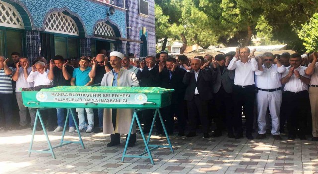Kazada ölen genç öğretmen Turgutluda toprağa verildi