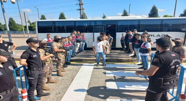 Kocaelide bin 419 düzensiz göçmen sınır dışı edildi