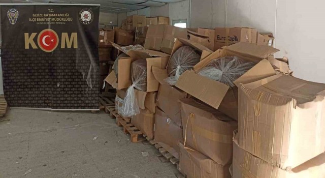 Kocaelide kargo şubesine kaçak tütün sevkiyatı