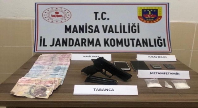 Manisada jandarmadan uyuşturucu operasyonu: 3 gözaltı