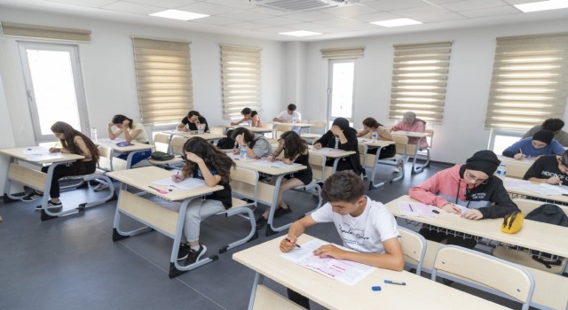 Mersin Büyükşehirin kurs merkezlerinde 18 öğrenci ilk 50 binde