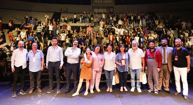 Mersin Şehir Tiyatrosu, Uşaklılarla buluştu
