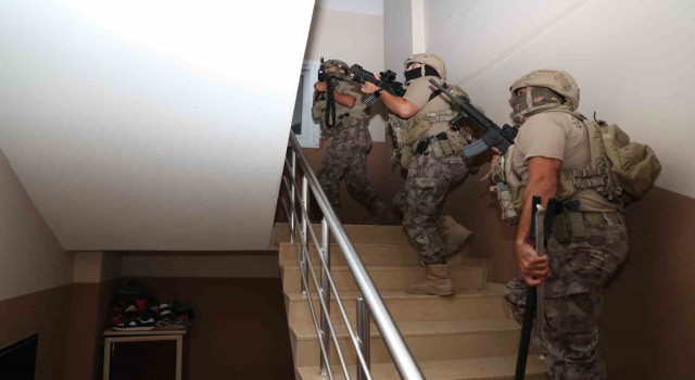 Mersinde terörle bağlantılı organize suç örgütüne operasyon: 9 gözaltı