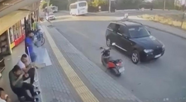 Mersindeki cinayet anı kameraya yansıdı