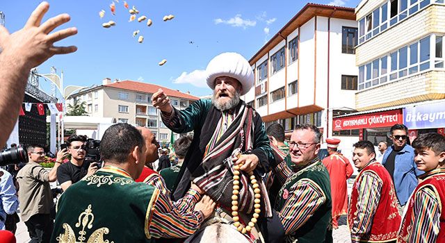 Nasreddin Hoca göle mayayı “bu kez tutacak” temennisi ile çaldı