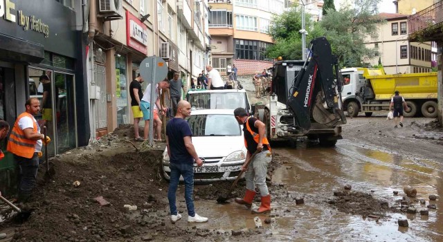 Orduda sel sonrası temizlik çalışmaları sürüyor