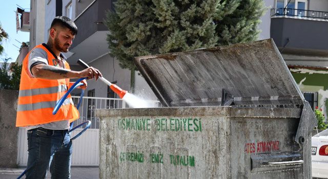 Osmaniye Belediyesi, Çöp Konteynerlerini Dezenfekte Ediyor
