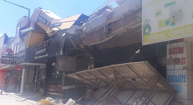 Osmaniye Merkezinde Ağır Hasarlı Bina Çöktü: 1 Yaralı