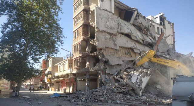 Osmaniye’de yıkılacak binalara İlan tutanağı asılıyor
