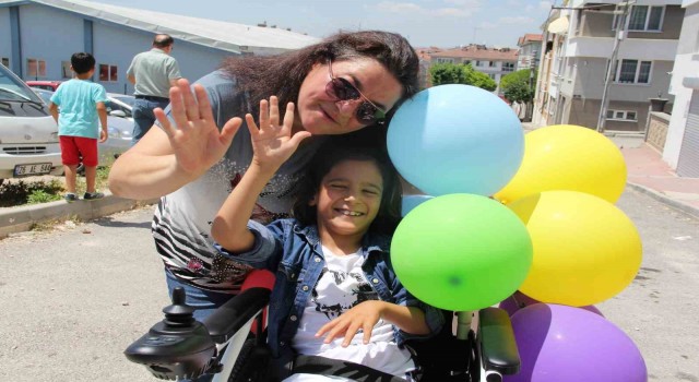 En büyük hayali akülü sandalye olan Muhammet'e yardımseverler sürpriz yaptı