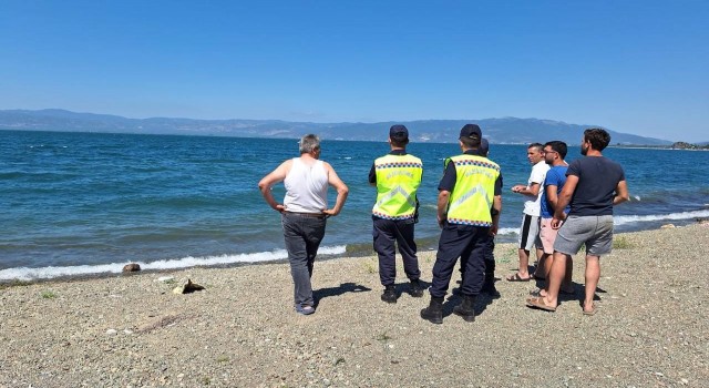 Şaka gibi...Gölde boğuldu diye aranıyordu yürüyerek geldi
