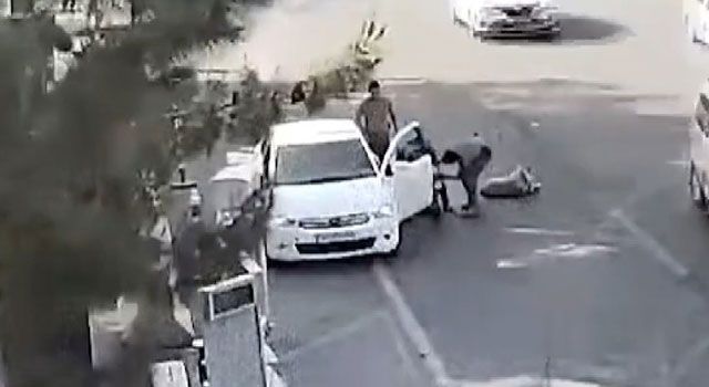 Polis, nefes borusu tıkanan sürücüyü heimlich manevrası ile kurtardı