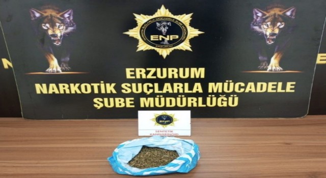 Polisten kaçan şüphelinin yere attığı poşetten 160 gram bonzai çıktı