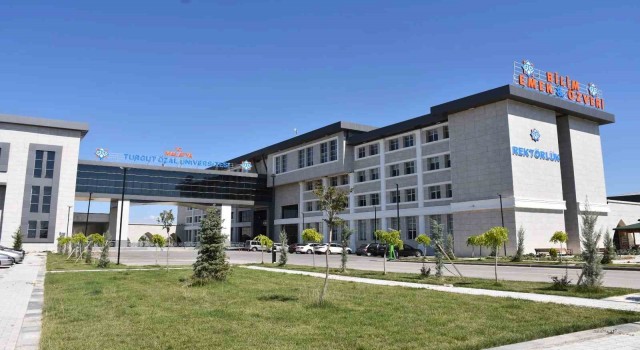 Rektör Bentli: “Hiç tereddüt etmeden üniversitemizi tercih edebilirler”
