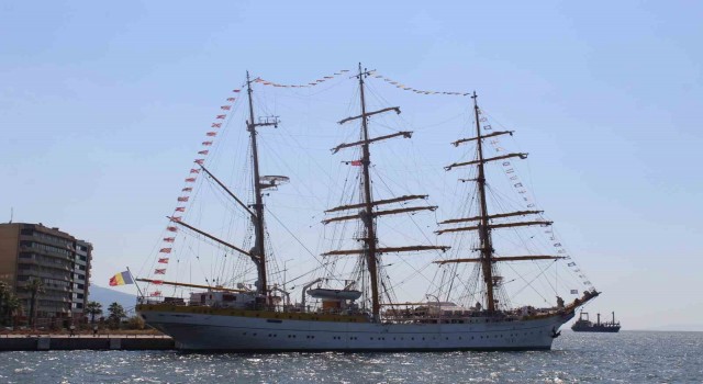 Romanya donanma gemisi İzmirde