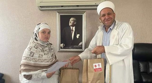 Rusya Uyruklu Genç Kadın İslam'ı Seçti