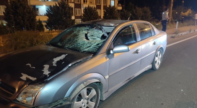 Sakaryada feci kaza: Otomobilin çarptığı çocuk metrelerce savruldu