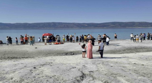 Salda Gölünde boğulma vakası: 1 çocuk kurtarıldı, 1 çocuk kayıp