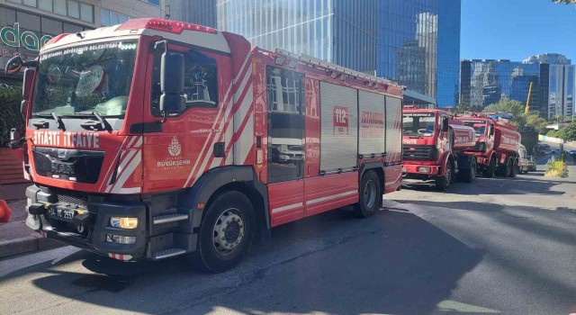 Sarıyerde bir gıda deposunda yangın çıktı