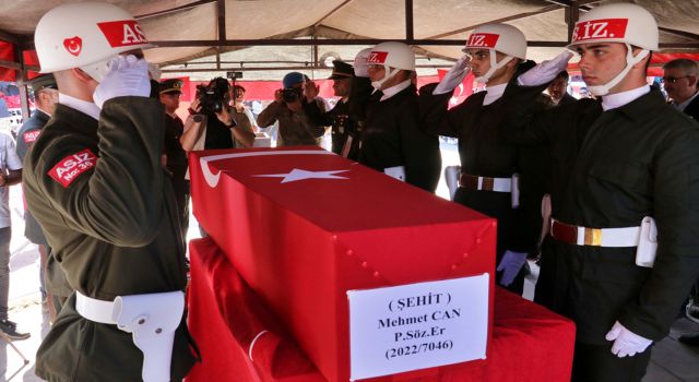 Şehit Can, Dualarla Toprağa Verildi
