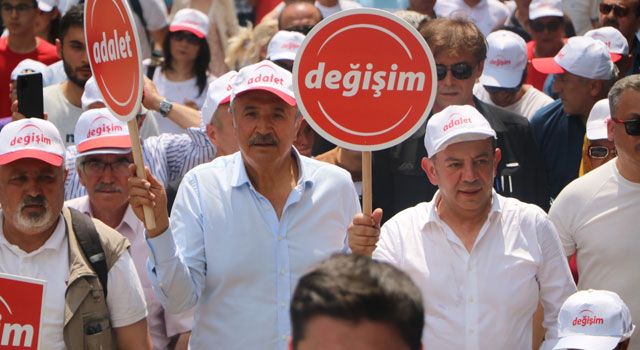 Tanju Özcan, “Değişim” Yürüyüşüne Başladı