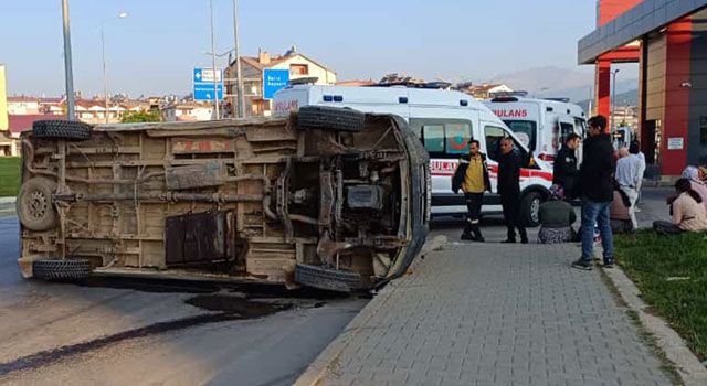 Tarım İşçilerini taşıyan minibüs kaza yaptı