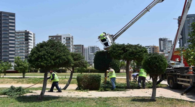Toroslarda park ve yeşil alanlar bakımdan geçiyor