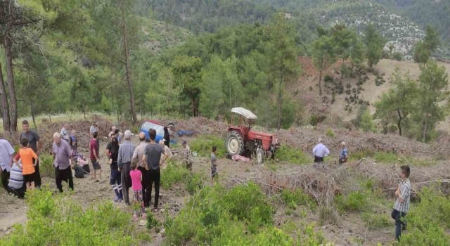 Traktör devrildi, sürücü hayatını kaybetti