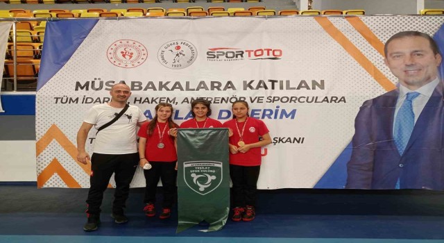 Türkiye Şampiyonasında Afyonkarahisarlı güreşçilerden büyük başarı