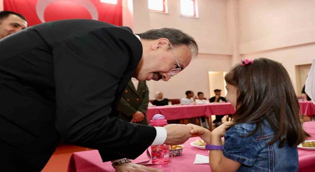 Vali Kızılkaya huzurevi sakinleri ve Çocuk Evleri Sitesinde kalan çocuklarla bir araya geldi