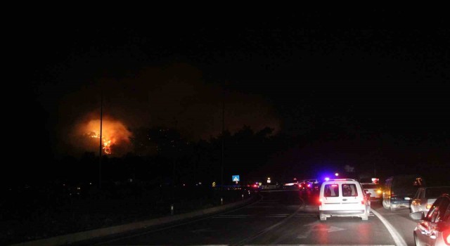 Vali Yazıcı: Yangın 3,5 kilometre yayıldı, müdahale devam ediyor