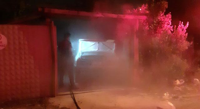 Yanan otomobile itfaiye müdahale etti