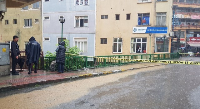 Yenicede sağanak nedeniyle köprü trafiğe kapatıldı