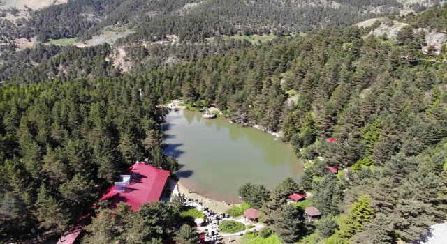 ‘Zigananın Nazar Boncuğu Limni Gölüne bayram tatilinde ziyaretçiler akın etti