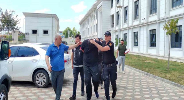 119 kilo uyuşturucuyla TEMde polisi peşine takan zanlılar, adliyeye sevk edildi