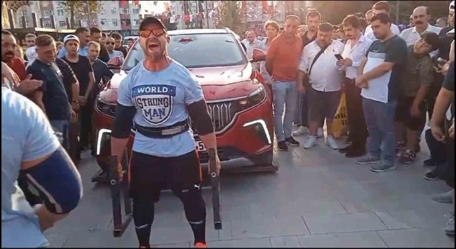 2 Bin 126 kilogram Toogu tek başına kaldırdı