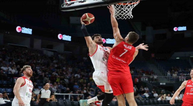 A Milli Erkek Basketbol Takımı, hazırlık maçında Polonyayı mağlup etti