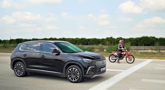 Adana'da Togg ve Motosiklet Yarıştı