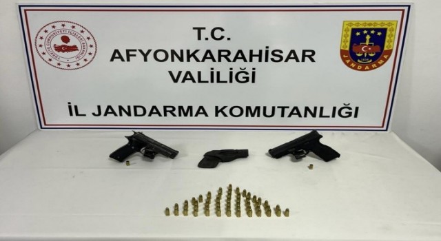 Afyonkarahisarda silah kaçakçıları yakalandı