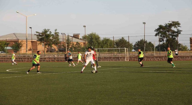 Ahlatta Şöhretler Futbol Turnuvası düzenlendi