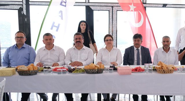 AK Partili Yanık, Bahçe İlçesinde Vatandaşlarla Buluştu
