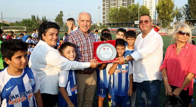 Akdeniz Belediyesi, yaz spor okullarında 2 bin çocuğu ağırlıyor