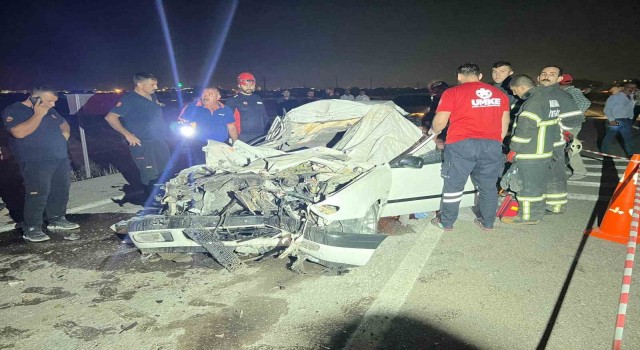 Aksarayda otomobil kamyonetle çarpıştı: 1 ölü, 2 ağır yaralı