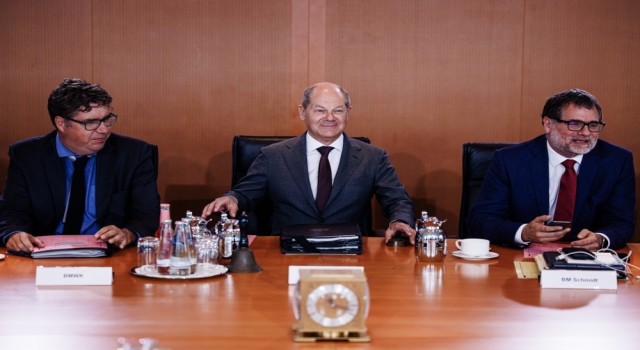 Almanya'da kabine eğlence amaçlı esrar kullanımına yönelik yasa tasarısını kabul etti