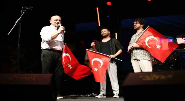 Altınovada 30 Ağustos halk konserleriyle kutlandı