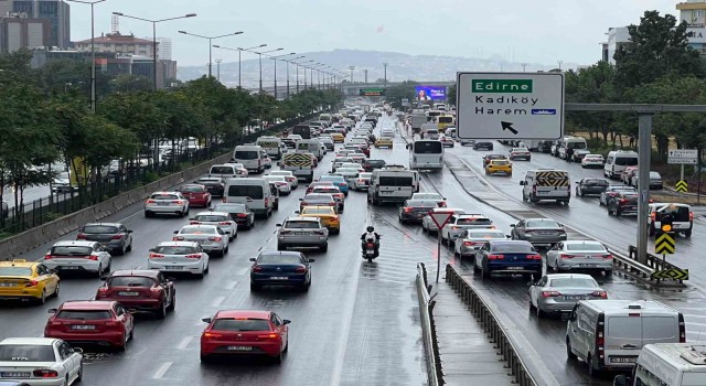 Anadolu Yakasında yağmur sonrası trafik yoğunluğu yaşandı