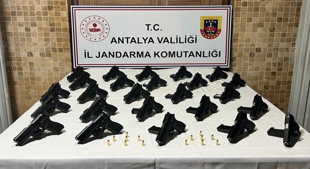 Antalyada 25 adet ruhsatsız tabanca ele geçirildi