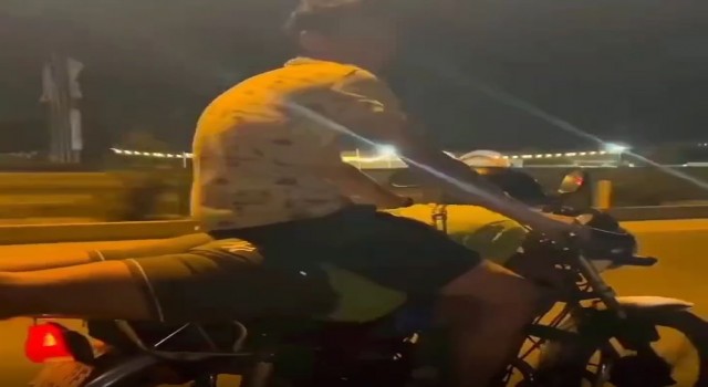 Arkadaşını üzerine oturtup motosiklet kullandı, cezayı yedi