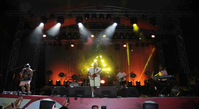 Athena grubundan Antalyada Zafer Bayramı konseri